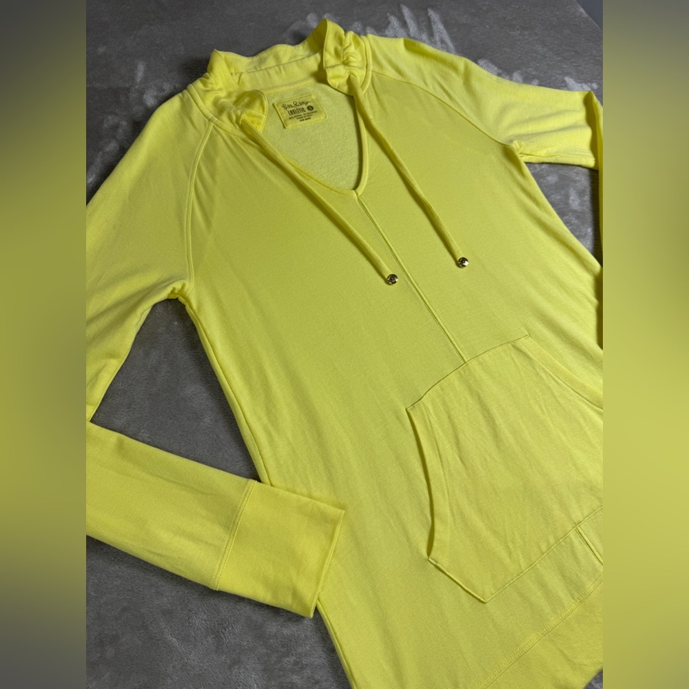Lilly Pulitzer Luxletic Cassi Popover Top in Watch Hill Yellow Size Small - Picture 5 of 15